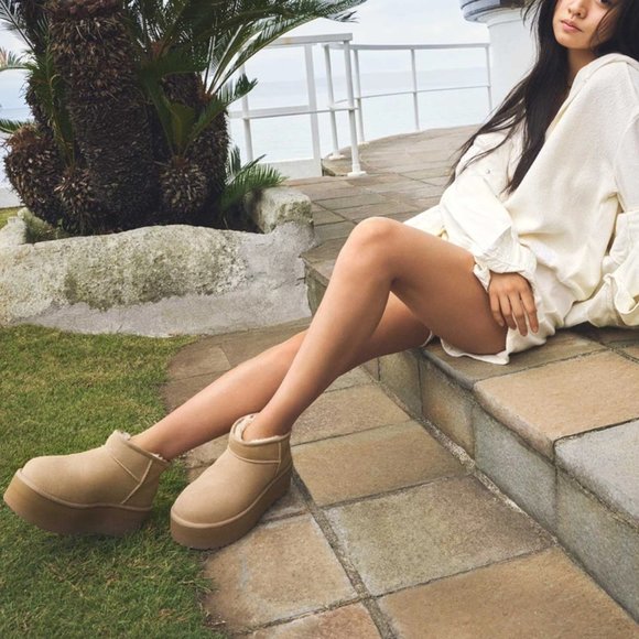 UGG Women's Classic Ultra Mini Platform - Picture 11 of 12